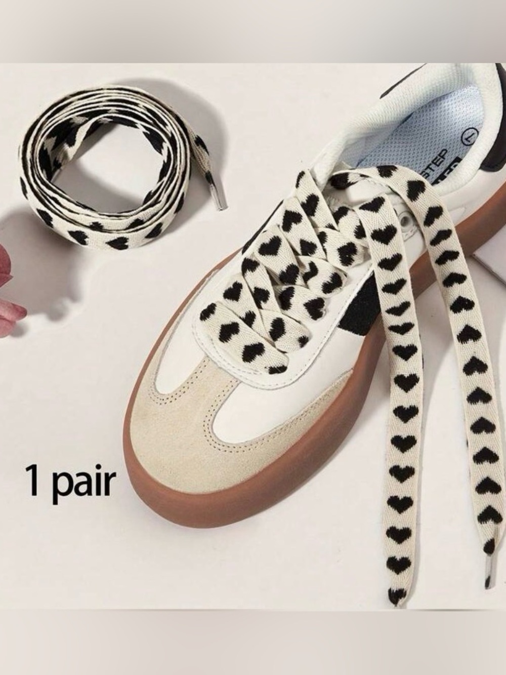 Women's Heart Print Shoelaces - Black Hearts on White